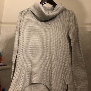gray long sleeve sweater